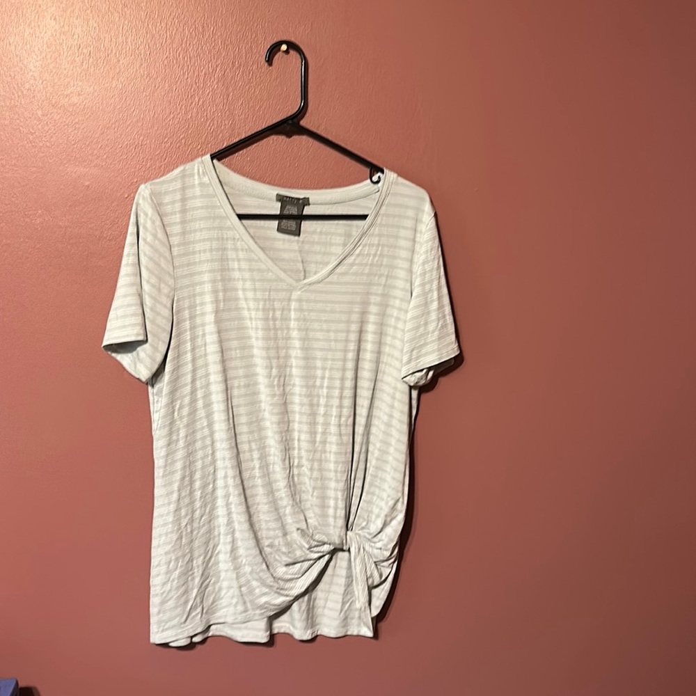 Twist front soft tee.